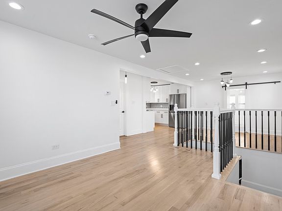 4th image of 10512 S Avenue O