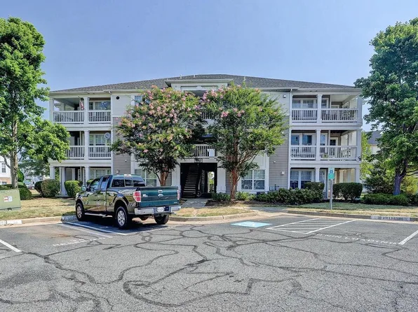 8087 Lacy Dr APT 203, Manassas, VA 20109