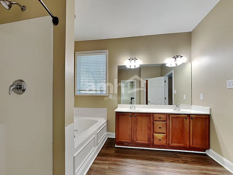 10900 Parkgate Ln — Photo 12