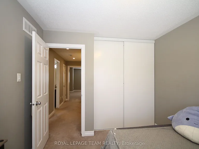 302 Tourmaline Cres — Photo 23