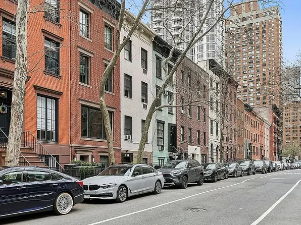 251 East 32nd Street image 10 of 13