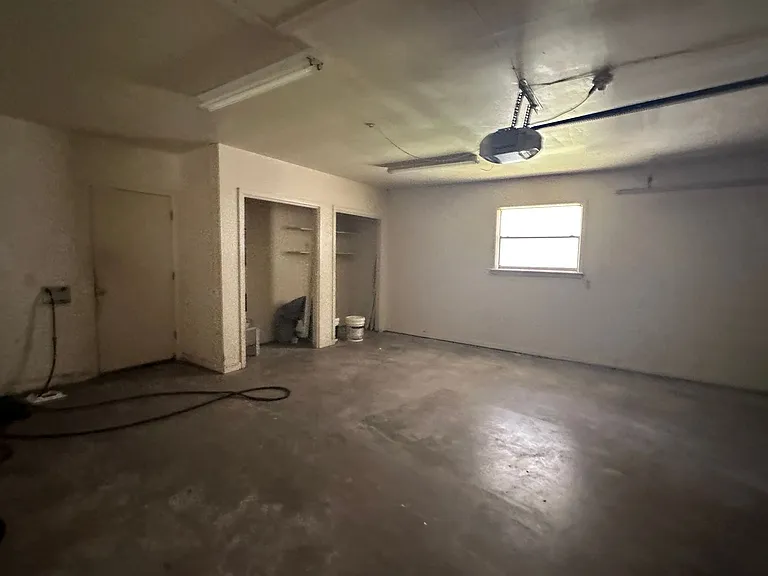 825 Crestview Dr — Photo 9