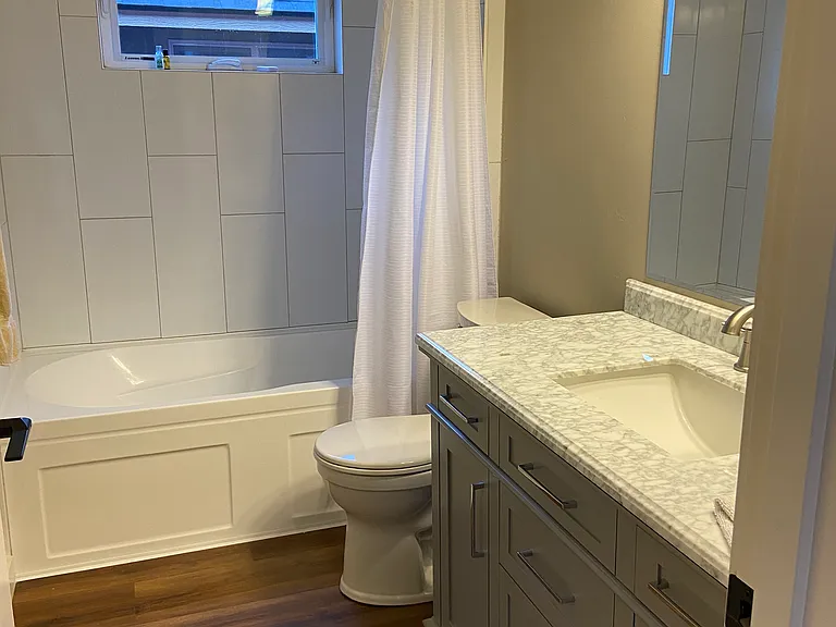 384 W Washington Ave #1 — Photo 5