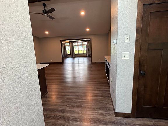 4th image of 8700 Island Rd