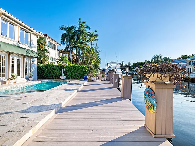 413 Coconut Isle Dr — Photo 16
