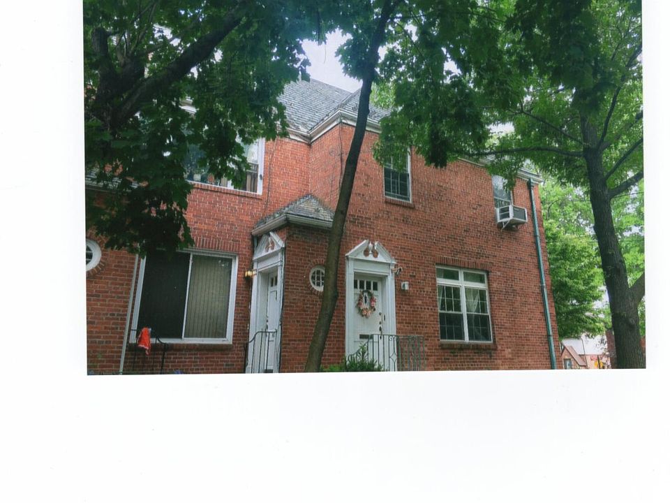 lovely 1st. floor townhouse
