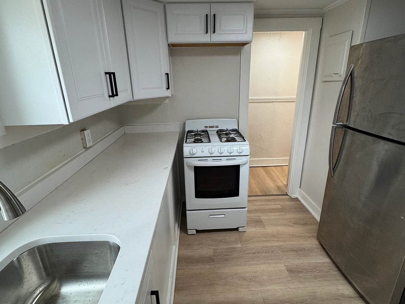 2 bed, 700 sqft, $2,600 — Photo 2