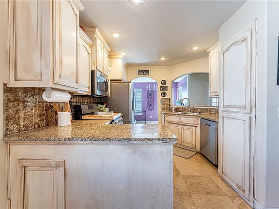 5th image of 733 N Walnut Ct