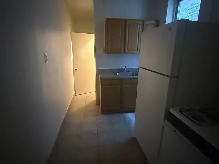 212 Hull St #3R — Photo 2