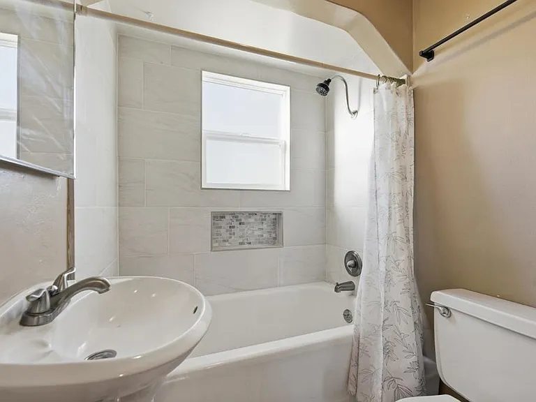 7620 Saranac Ave — Photo 18