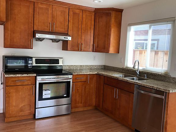 4th image of 33496 Bardolph Cir