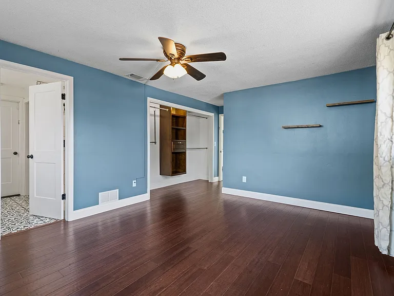 1712 Thomas Dr — Photo 9