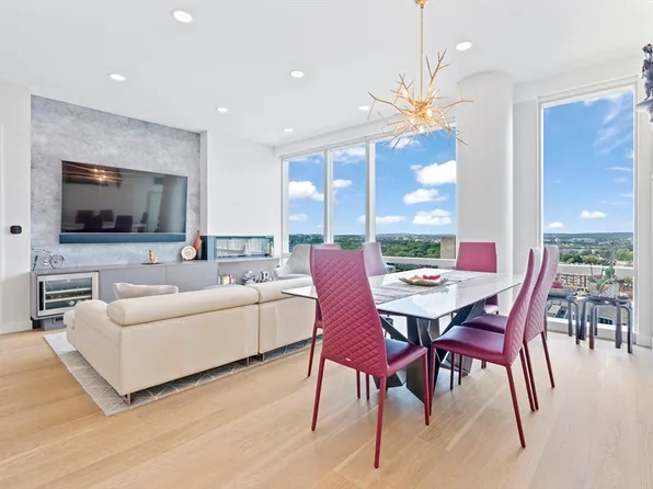 188 Brookline Ave Unit 19E, Boston, MA 02215