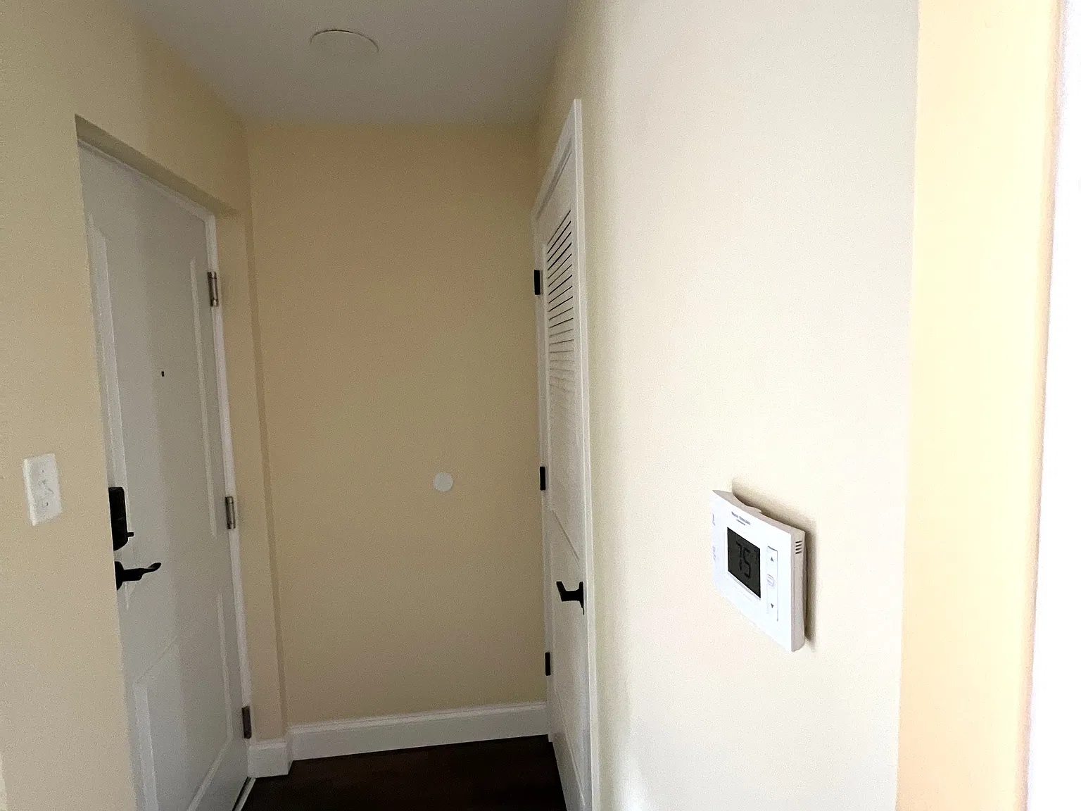 2 bed, 975 sqft, $1,400 — Photo 2