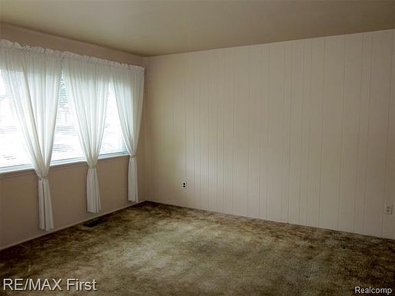 3rd image of 30727 Roan Dr