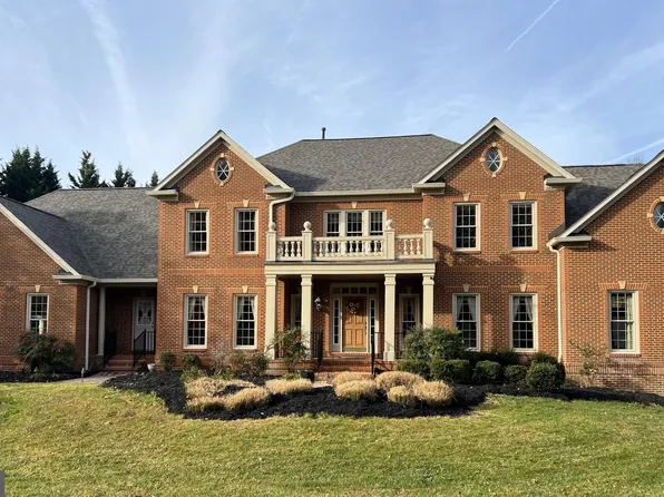 900 Saint Michael Dr, Gambrills, MD 21054