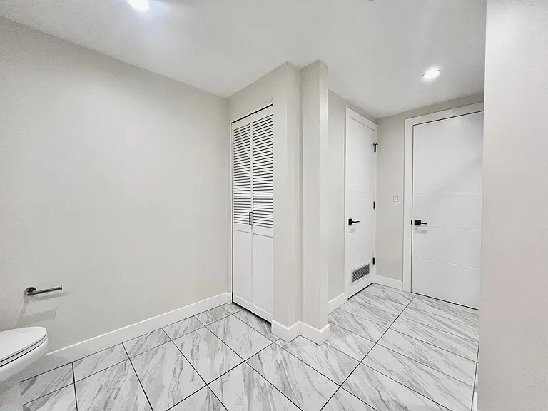 340 N Oxford Ave #202 — Photo 20