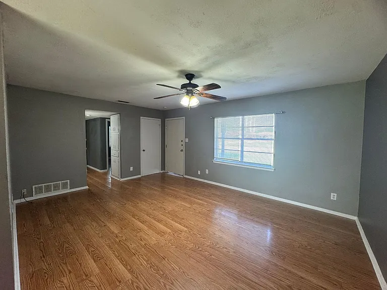 801 Park Plaza Dr — Photo 6