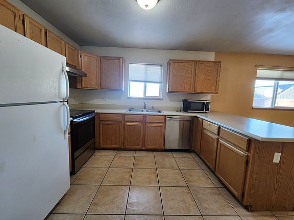 2nd image of 912 Jeanette Pl APT A