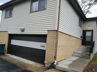 16W666 56th Pl, Clarendon Hills, IL 60514