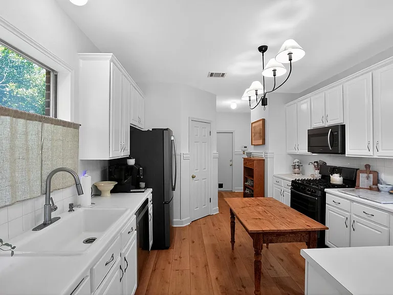 300 N Carriage Hills Dr — Photo 7