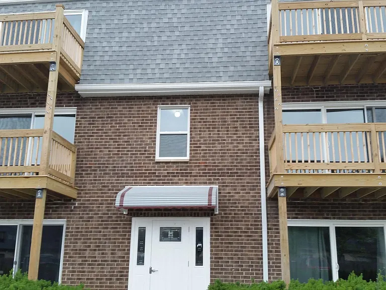 285 E Ct Of Shorewood — Photo 12