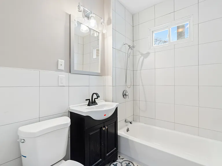 337 Leslie St #2 — Photo 8