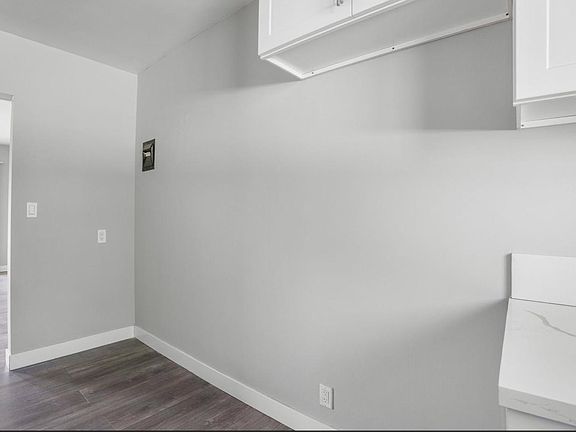 4th image of 919 S Prairie Ave #0c9e662e5
