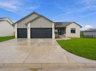 8231 E Summerside Pl, Wichita, KS 67226