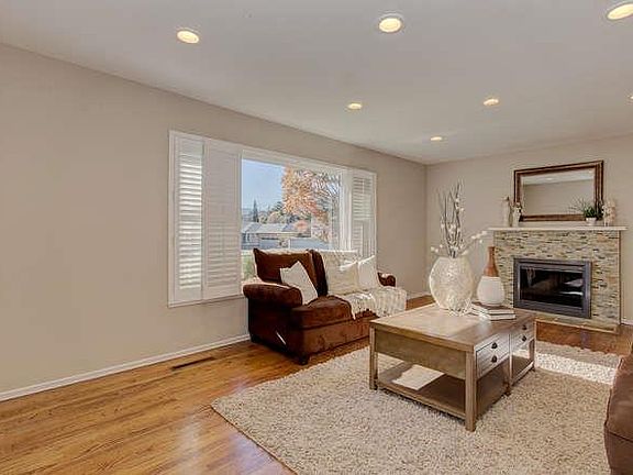 3rd image of 2740 Yosemite Dr