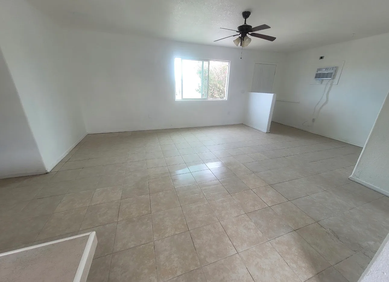 4 bed, 1690 sqft, $1,988 — Photo 2