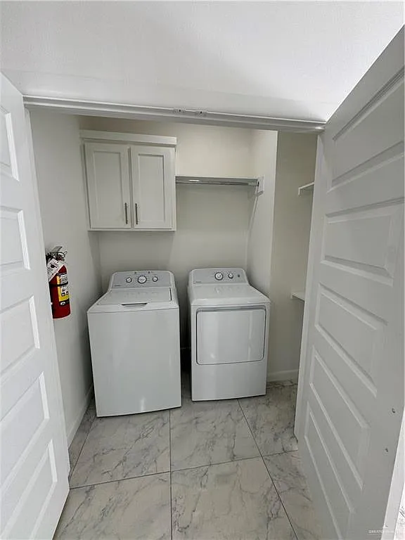 3 bed, 2.0 bath, 1095 sqft, $1,300 — Photo 4