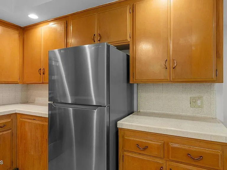 385 Cliff Dr #8 — Photo 18