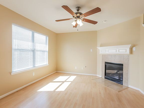 4th image of 939 Andover Glen Dr