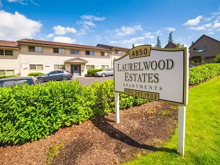 LAURELWOOD ESTATES — Photo 8