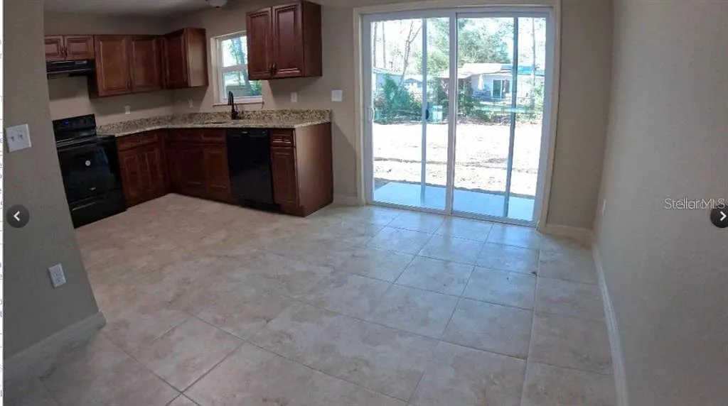 3 bed, 2.0 bath, 1332 sqft, $1,900 — Photo 4