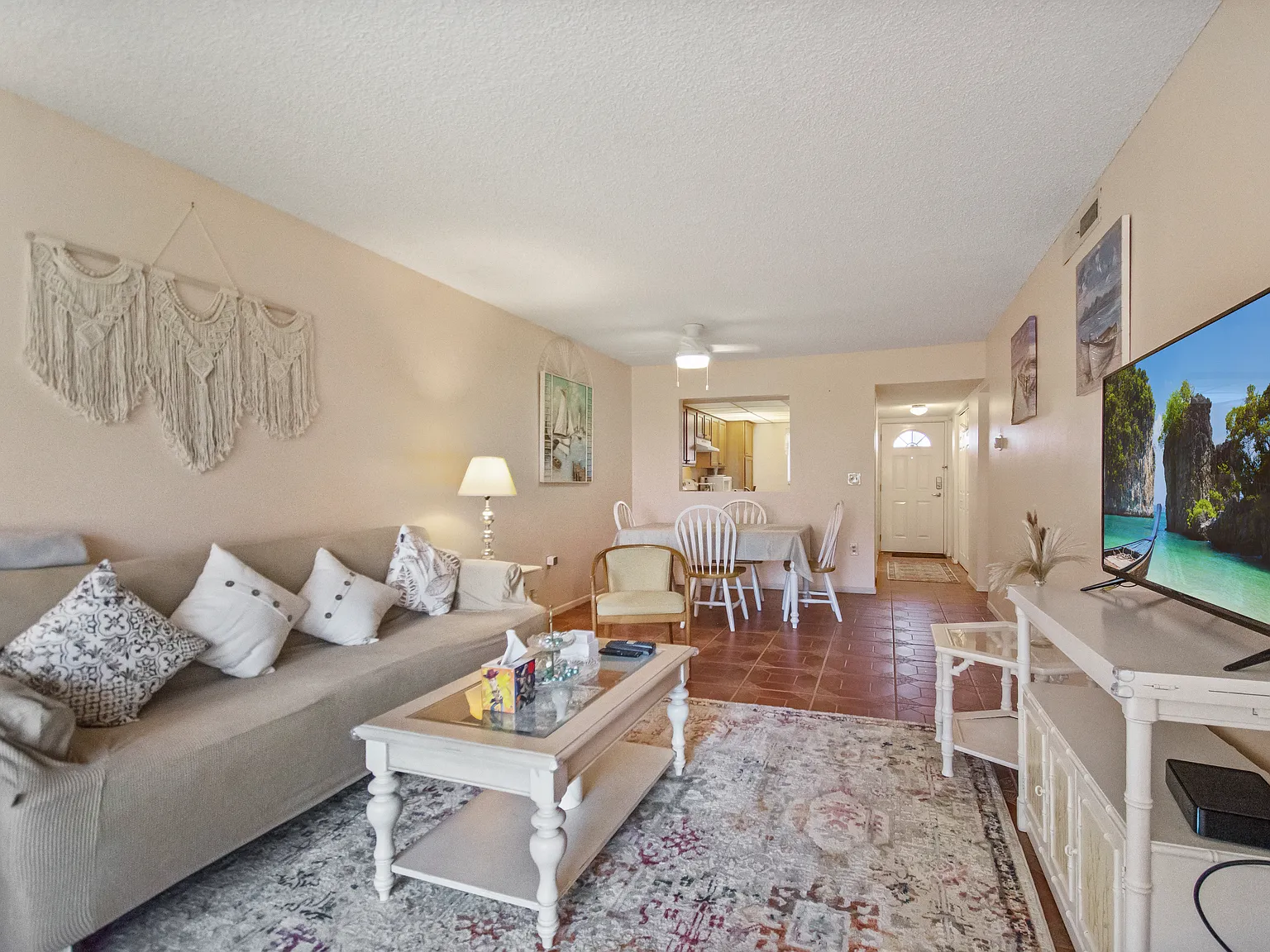 2 bed, 1800 sqft, $2,300 — Photo 4