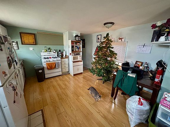 4th image of 6905 Belhurst Ave NE