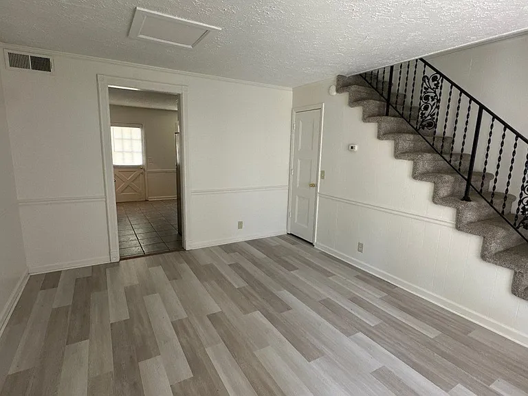 Evergreen Townhomes — Photo 8