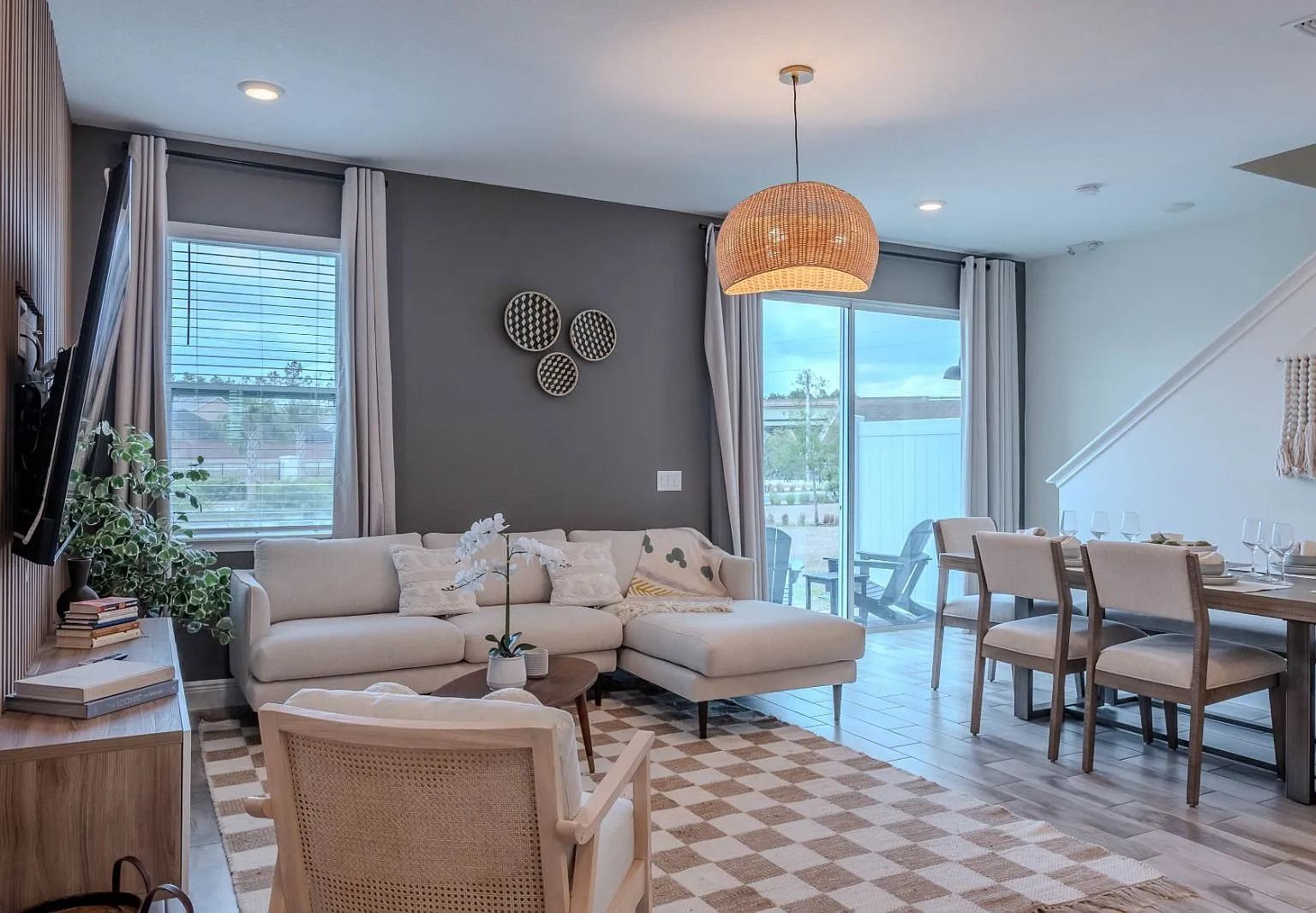 3 bed, 2.5 bath, 1380 sqft, $3,000 — Photo 1