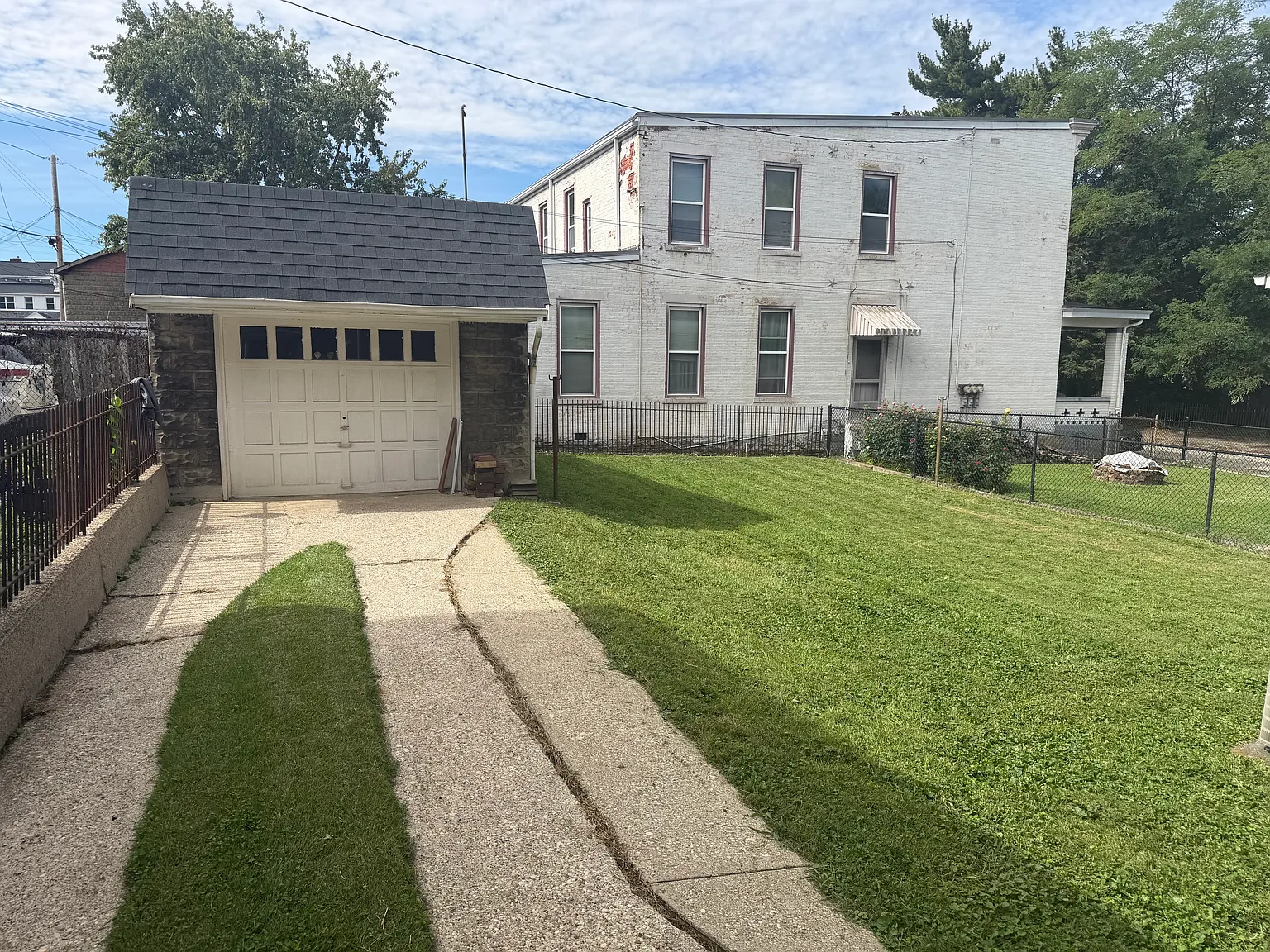 2 bed, 1200 sqft, $1,950 — Photo 2