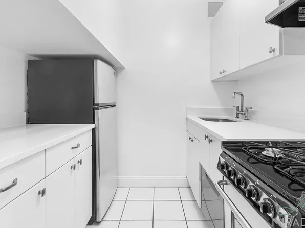 43 West 16th Street image 6 of 14