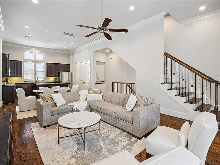 2048 Fannin Sta S — Photo 15