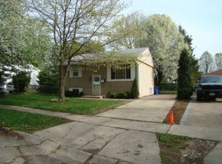 724 Southwind Dr, Carpentersville, IL