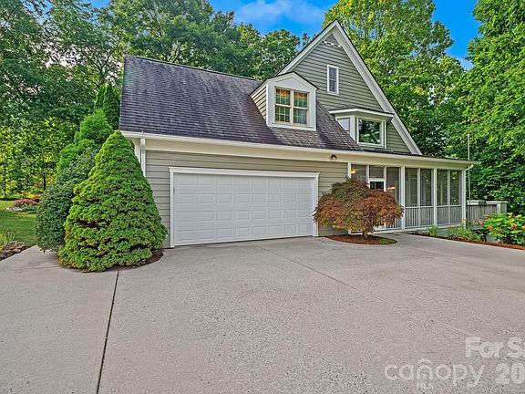 3rd image of 105 Welwyn Ln