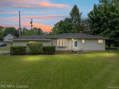 94 Crescent Lake Rd, Waterford, MI, 48327
