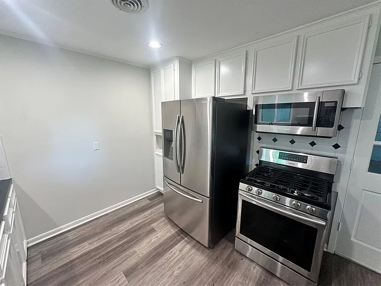 5515 Darnell St — Photo 23