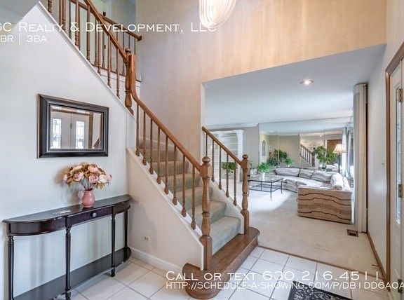 2nd image of 1207 E Valley Ln