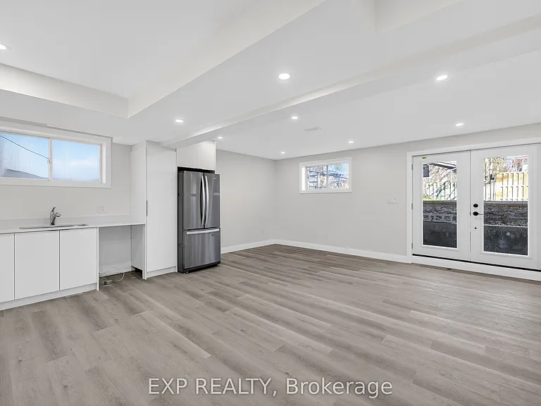 2580 Noella Cres #LOWER — Photo 5