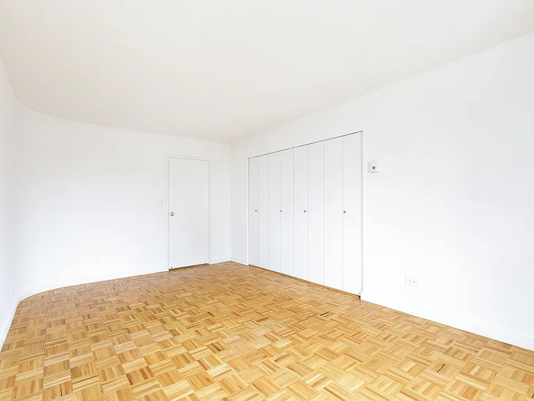 300 E 34th St #27K — Photo 15